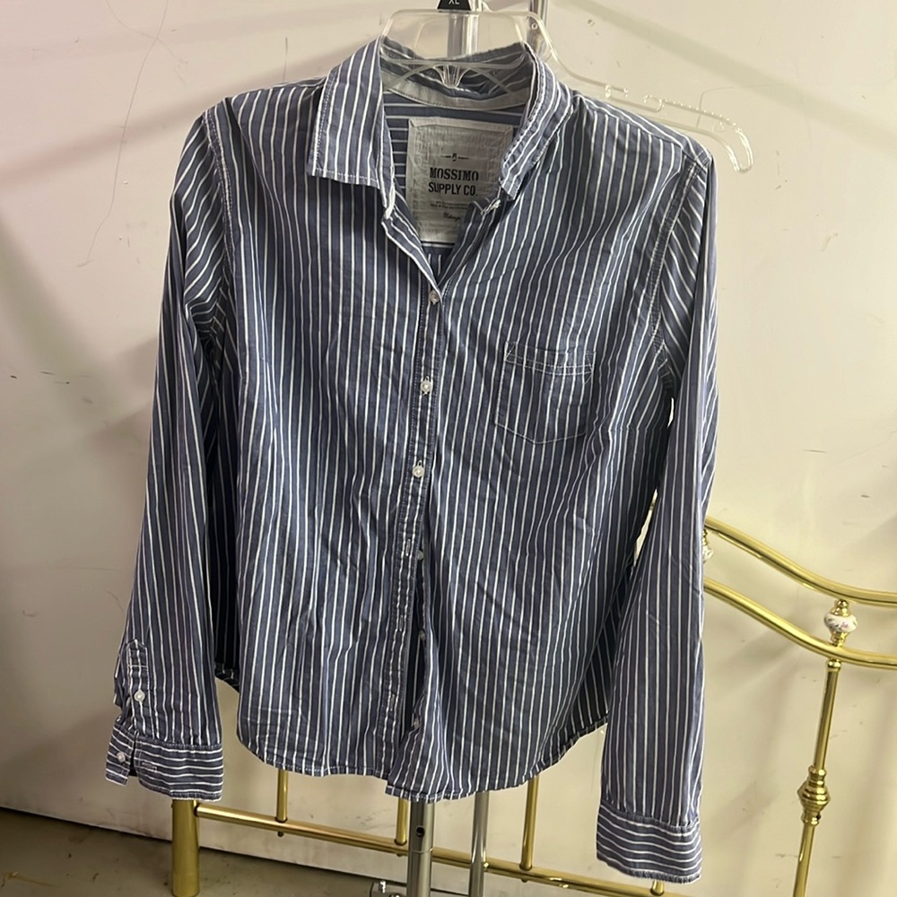 PINSTRIPE BUTTON DOWN